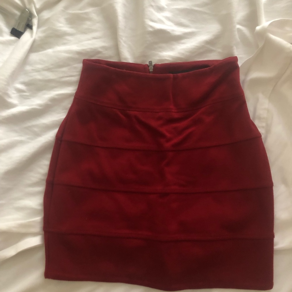 Aritzia / Talula red skirt. Size small or 4